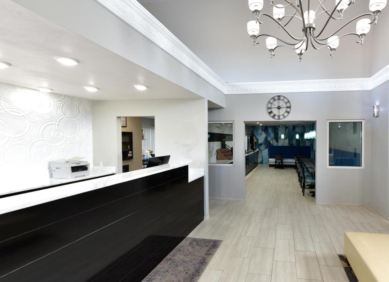 Days Inn By Wyndham Springville Exteriér fotografie