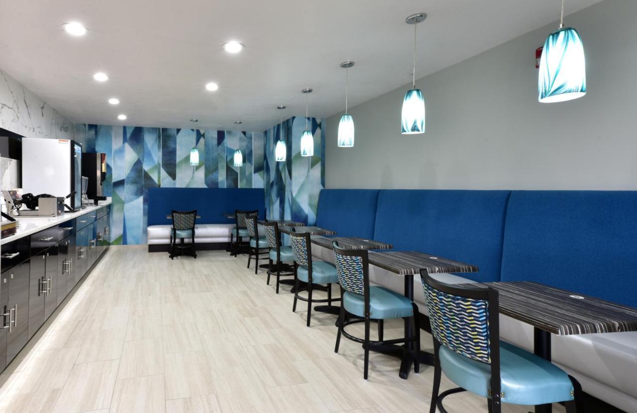 Days Inn By Wyndham Springville Exteriér fotografie