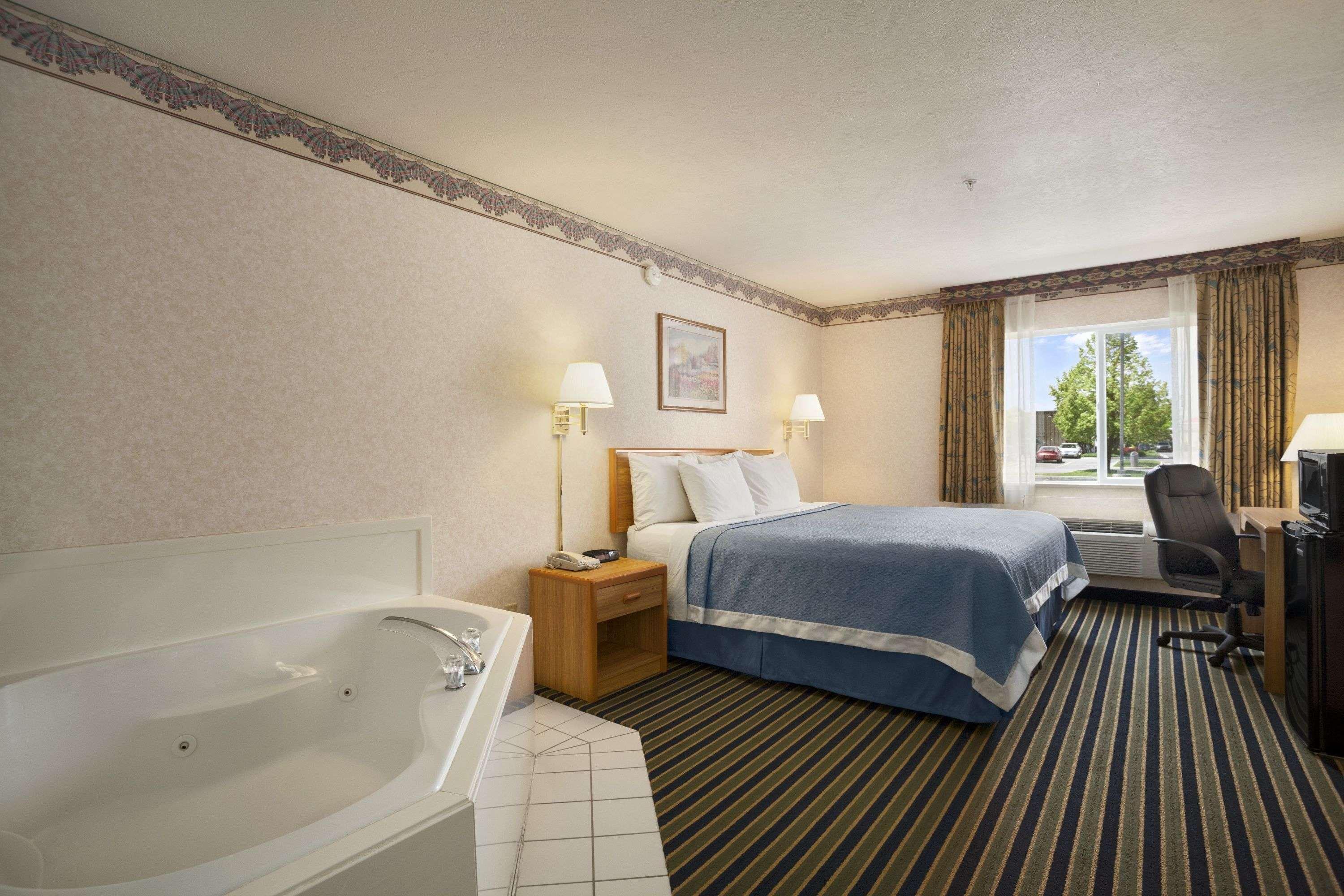 Days Inn By Wyndham Springville Exteriér fotografie