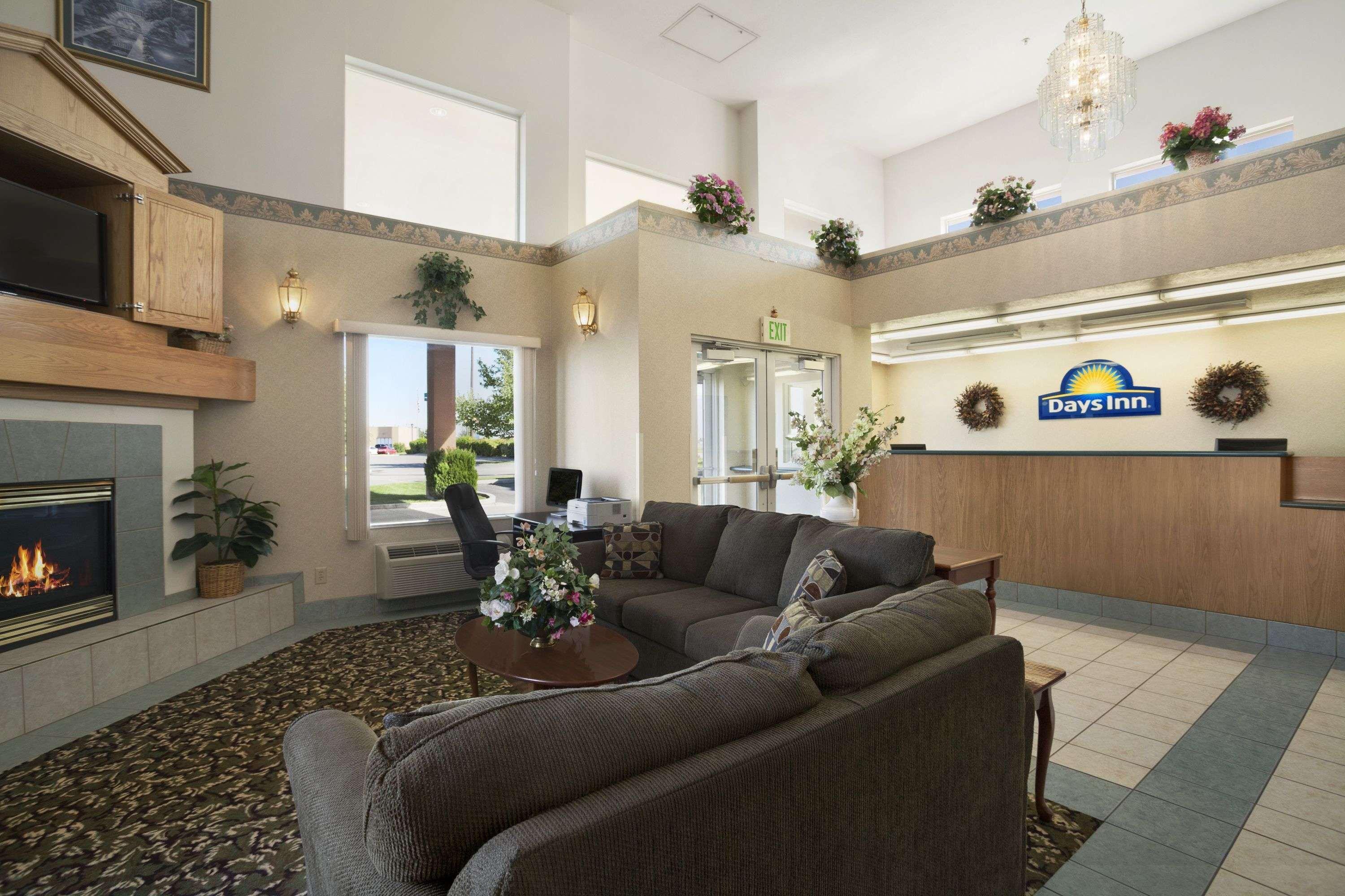Days Inn By Wyndham Springville Exteriér fotografie