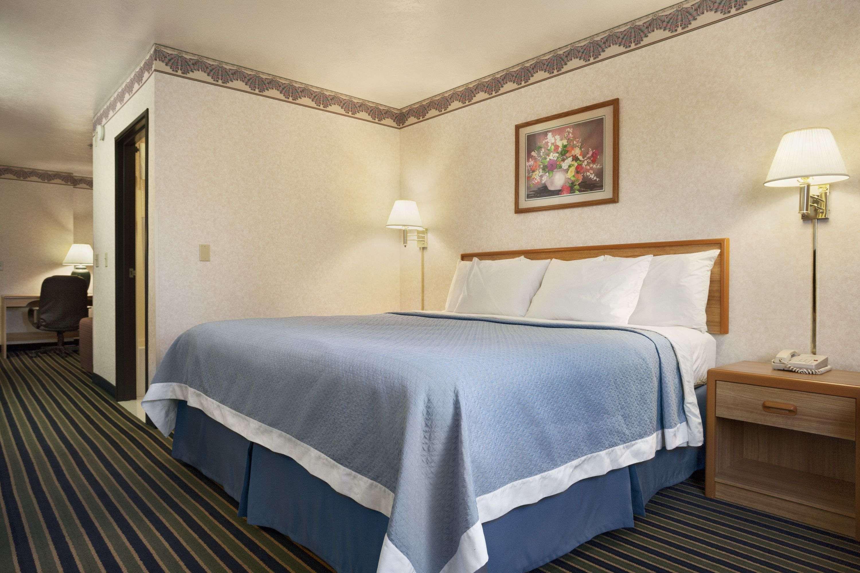 Days Inn By Wyndham Springville Exteriér fotografie