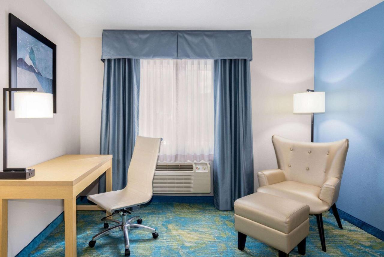Days Inn By Wyndham Springville Exteriér fotografie