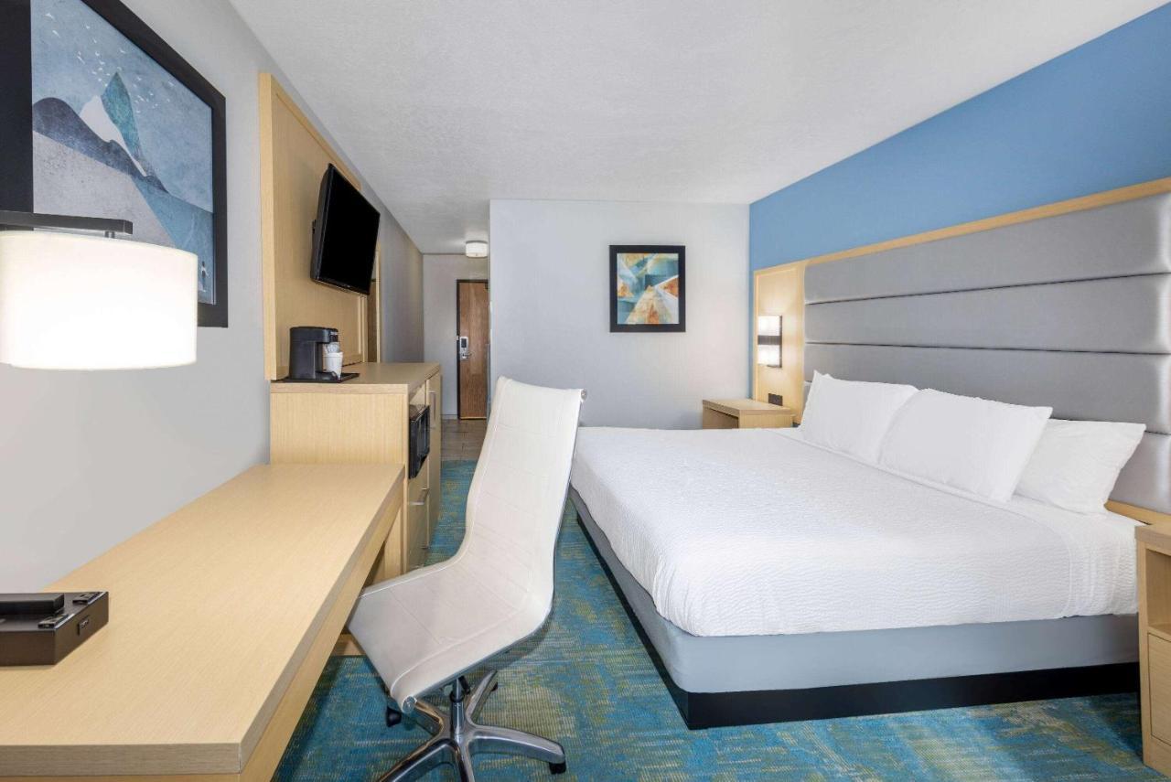 Days Inn By Wyndham Springville Exteriér fotografie