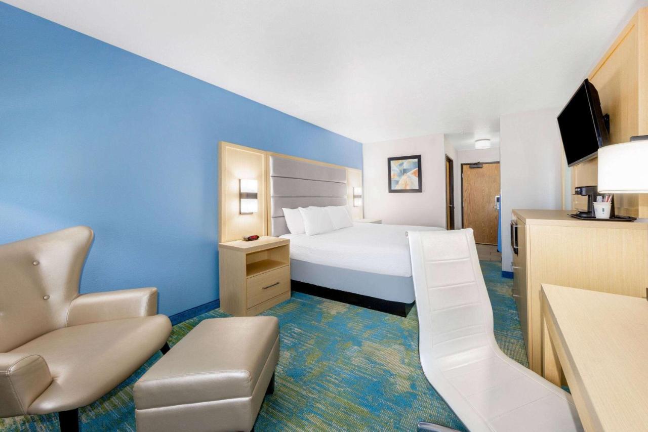 Days Inn By Wyndham Springville Exteriér fotografie