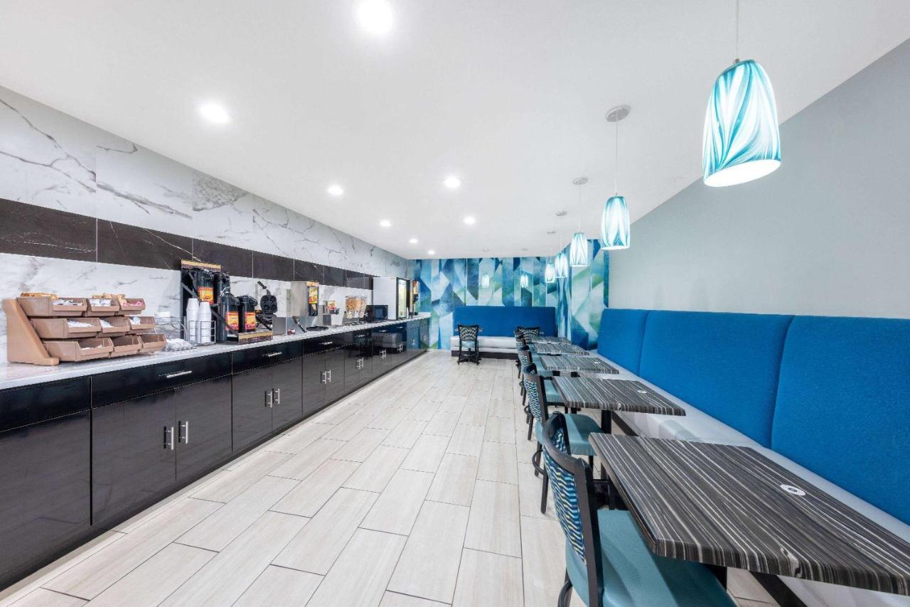 Days Inn By Wyndham Springville Exteriér fotografie