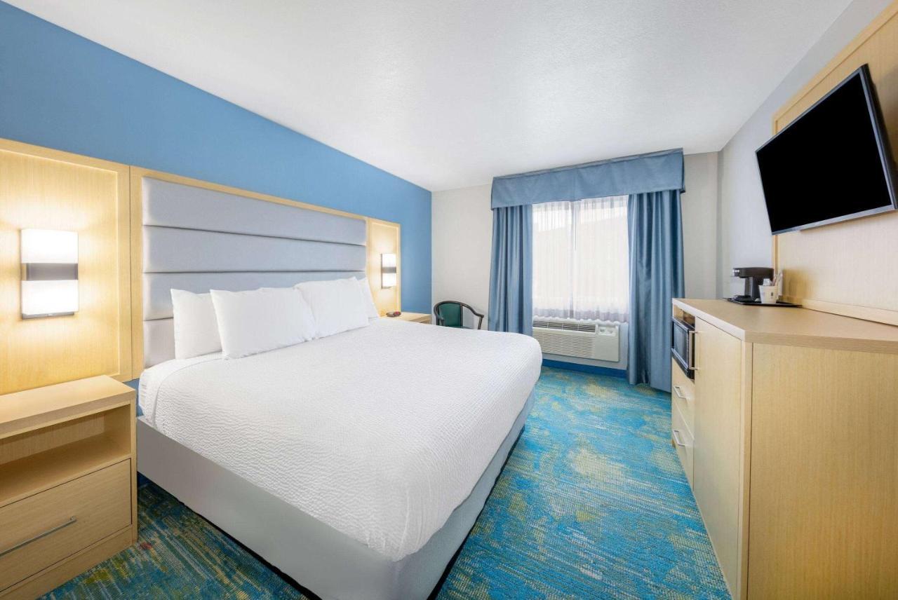 Days Inn By Wyndham Springville Exteriér fotografie