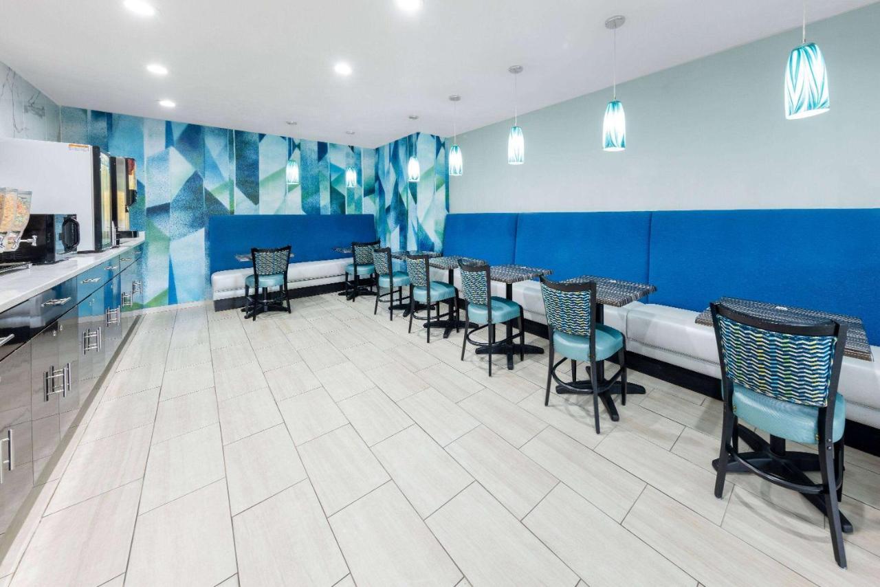 Days Inn By Wyndham Springville Exteriér fotografie