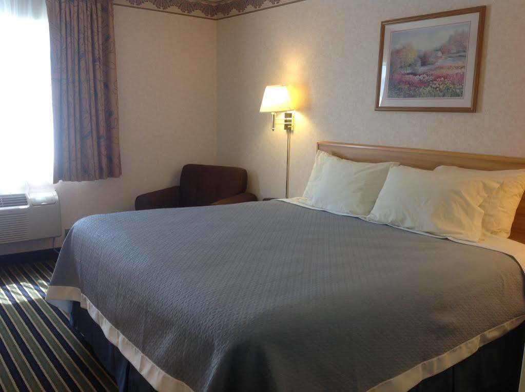 Days Inn By Wyndham Springville Exteriér fotografie
